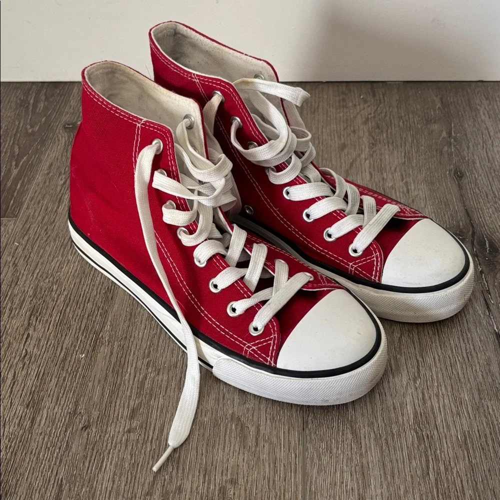 Women’s High Top Lace Up Canvas Sneaker